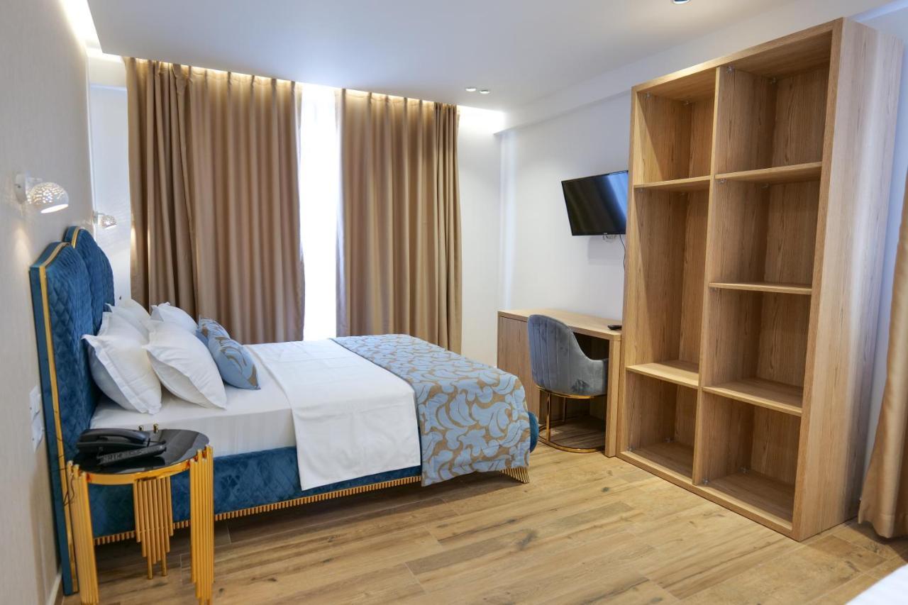 Deluxe Triple Room Balcony