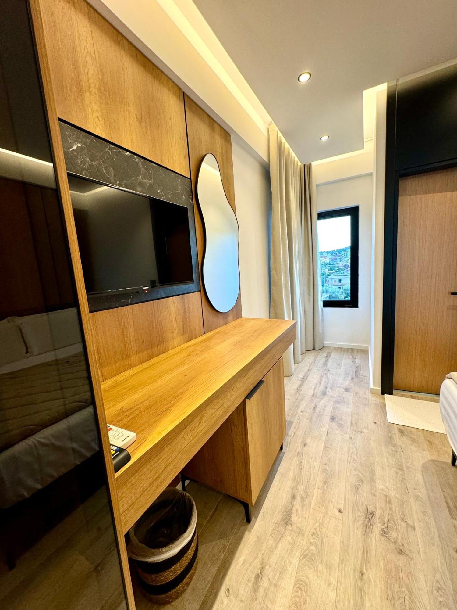 Deluxe Quadruple Room Jacuzzi,1589698373:JPEG