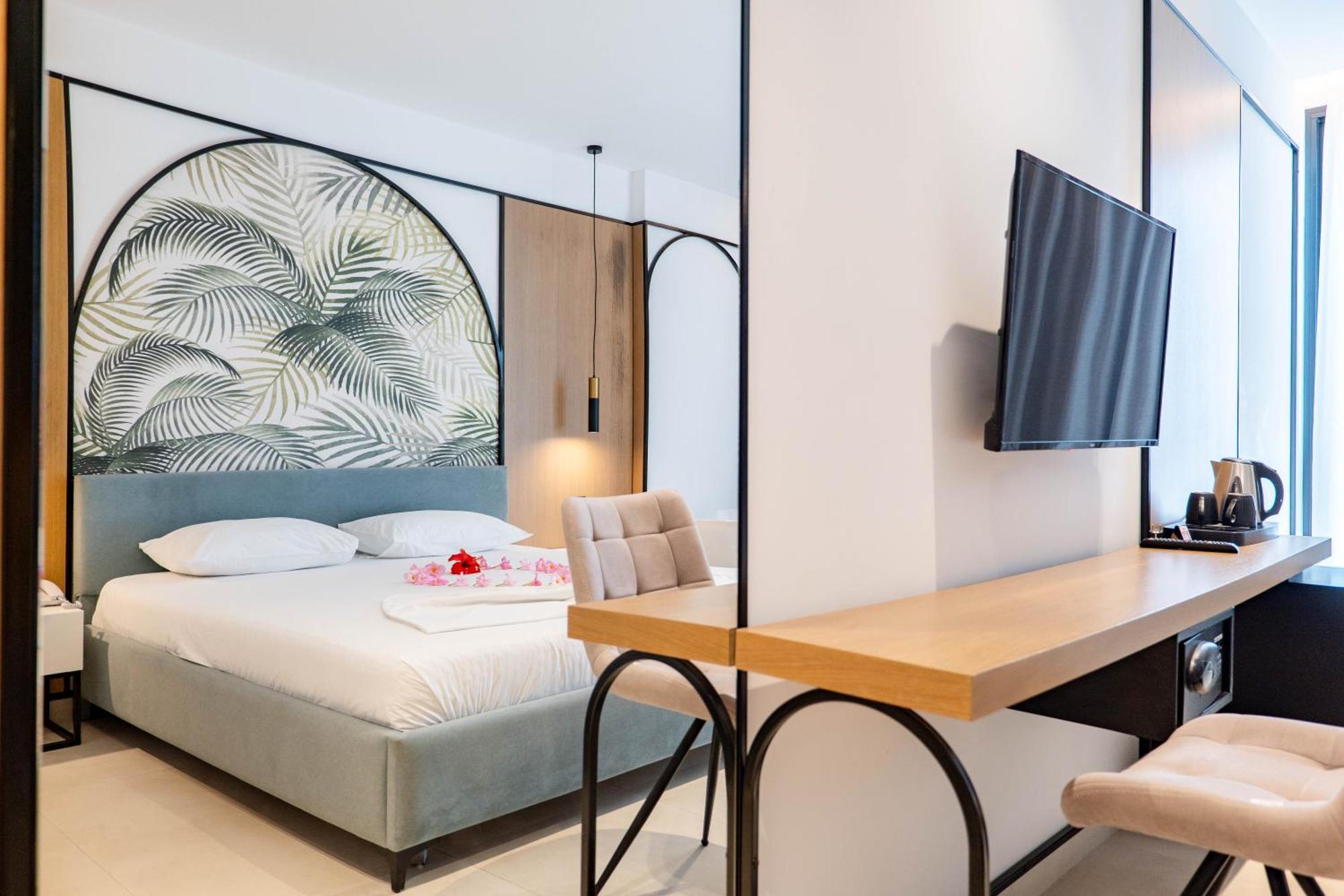 Deluxe Triple Room Balcony