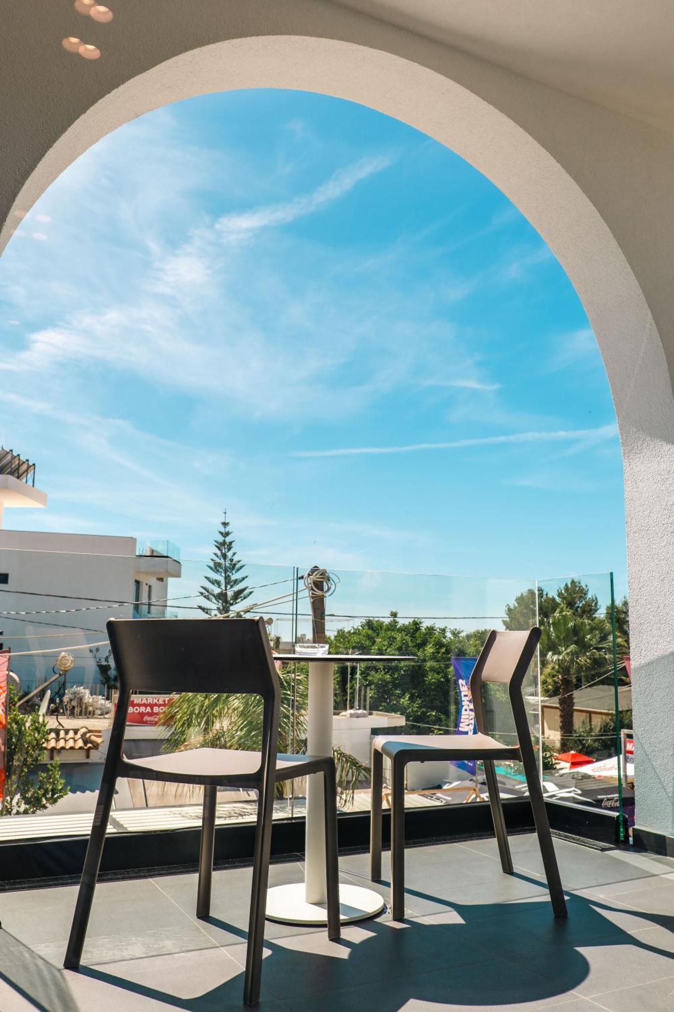 Deluxe Triple Room Balcony
